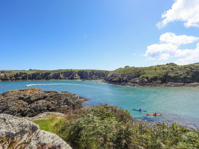 East Lighthouse Keeper's Cottage near Amlwch, Anglesey. Three-bedroom bungalow, near the coast. Pets