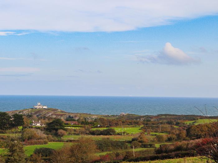 East Lighthouse Keeper's Cottage near Amlwch, Anglesey. Three-bedroom bungalow, near the coast. Pets