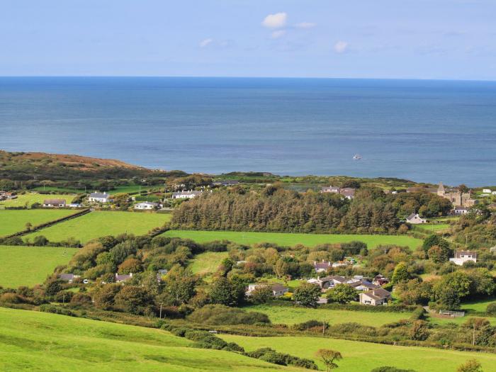 East Lighthouse Keeper's Cottage near Amlwch, Anglesey. Three-bedroom bungalow, near the coast. Pets