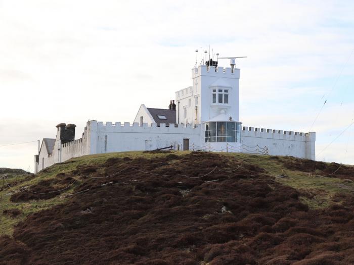 East Lighthouse Keeper's Cottage near Amlwch, Anglesey. Three-bedroom bungalow, near the coast. Pets