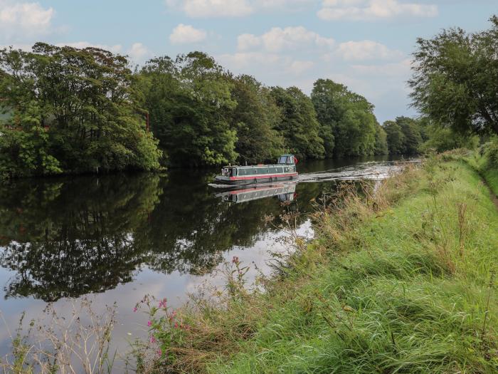 Fisherman's Retreat Mirfield, West Yorkshire. Near a National Park. Close to shop. Off-road parking.