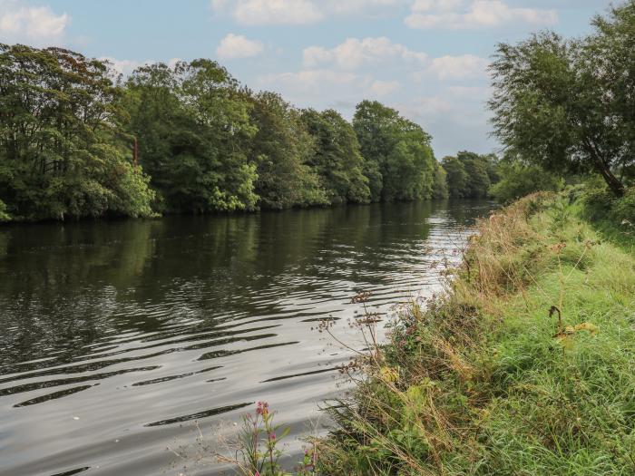 Fisherman's Retreat Mirfield, West Yorkshire. Near a National Park. Close to shop. Off-road parking.