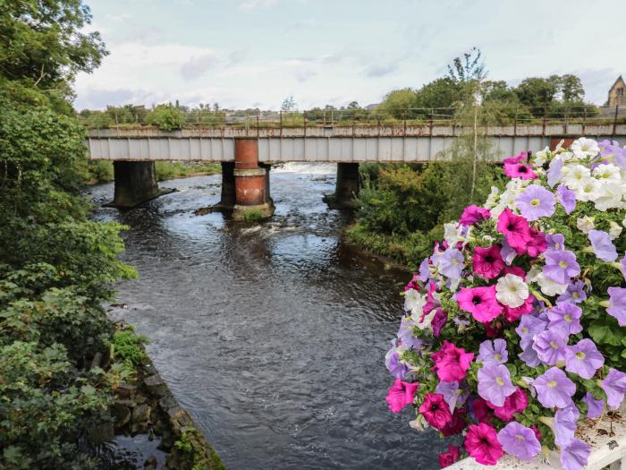 Fisherman's Retreat Mirfield, West Yorkshire. Near a National Park. Close to shop. Off-road parking.