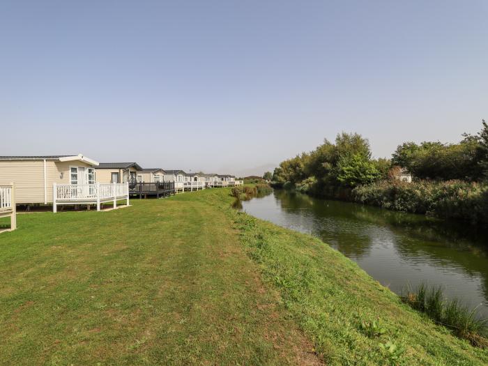 62 Pinewood, Mablethorpe, Lincolnshire. Near an AONB. Close to amenities. Enclosed decking. Parking.