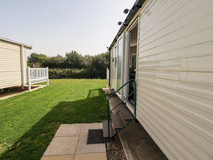 62 Pinewood, Mablethorpe, Lincolnshire. Near an AONB. Close to amenities. Enclosed decking. Parking.