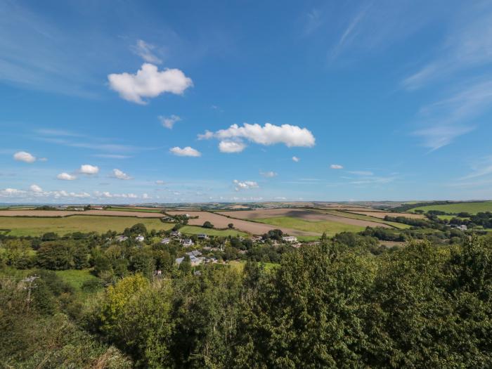 2 Orchard Drive in Salcombe, Devon. Four-bedroom home, enjoy countryside views. Close to beach. Pets