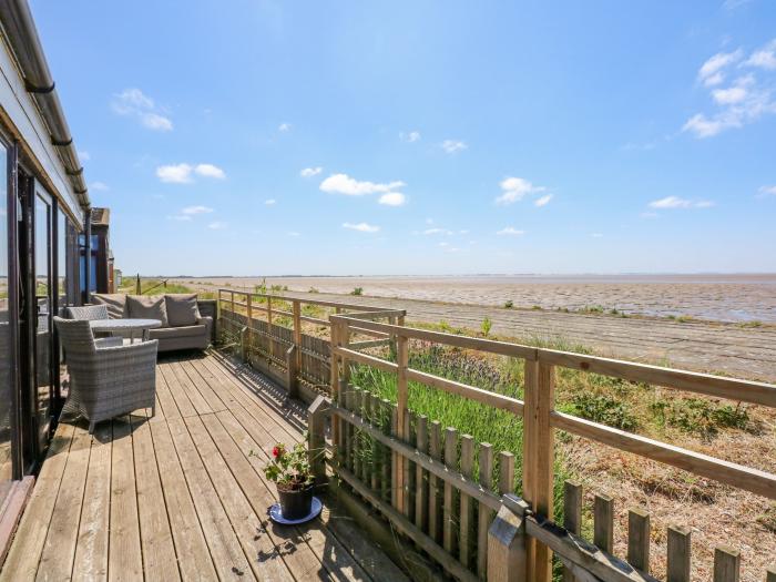 102 The Beach in Snettisham, Norfolk. Near an RSBP reserve. Sea views. Lake views. Off-road parking.