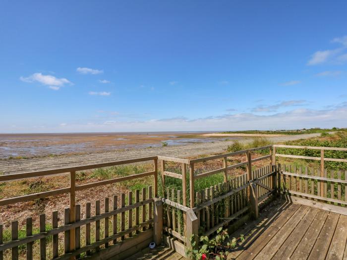 102 The Beach in Snettisham, Norfolk. Near an RSBP reserve. Sea views. Lake views. Off-road parking.