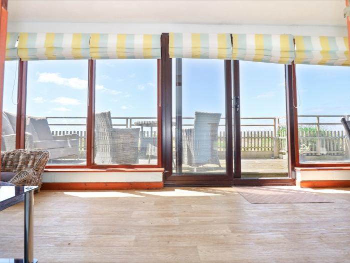 102 The Beach in Snettisham, Norfolk. Near an RSBP reserve. Sea views. Lake views. Off-road parking.