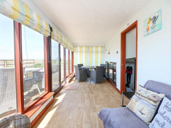 102 The Beach in Snettisham, Norfolk. Near an RSBP reserve. Sea views. Lake views. Off-road parking.