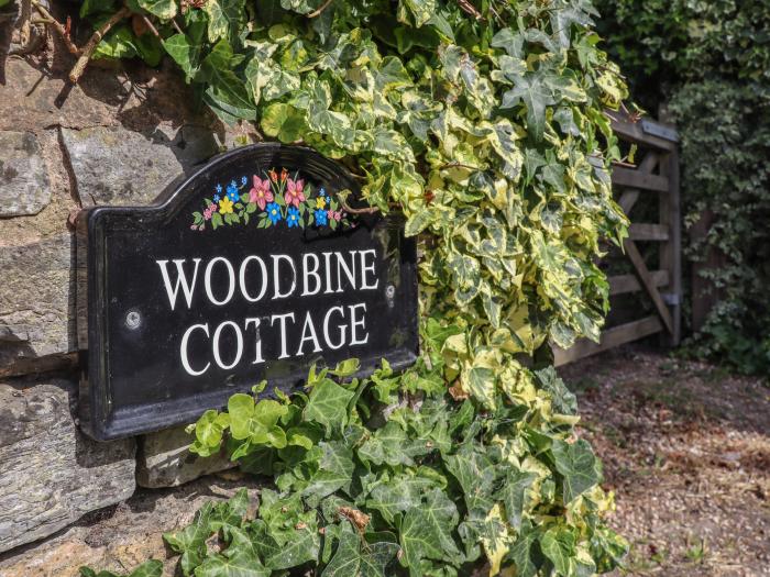 Woodbine Cottage, Cleeve Prior near Bidford-On-Avon, Worcestershire. Near an AONB. Off-road parking.