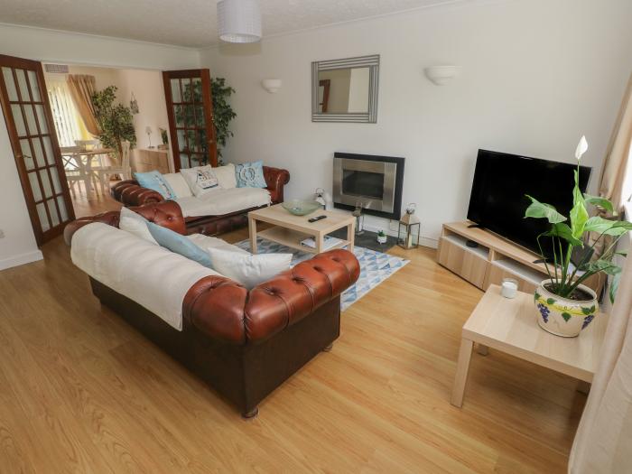 No.7 Merlin Gardens is in Tenby, Pembrokeshire. Two-bedroom chalet with enclosed garden. Near beach.