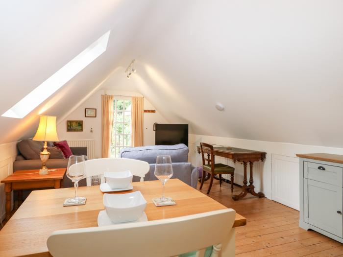 The Annexe Whitethorn Cottage in Crawley, near Sparsholt, Hampshire. Romantic. Close to pub. Parking