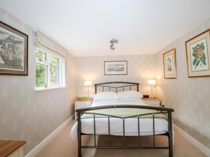 The Annexe Whitethorn Cottage in Crawley, near Sparsholt, Hampshire. Romantic. Close to pub. Parking