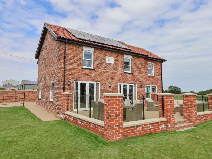 Foremans Cottage is in Winestead near Withernsea, East Riding of Yorkshire. Close to a beach. Garden