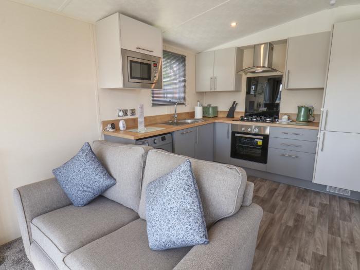 Emily's Escape nr Bridlington, East Riding of Yorkshire. Open-plan living. Beach close. Two bedrooms