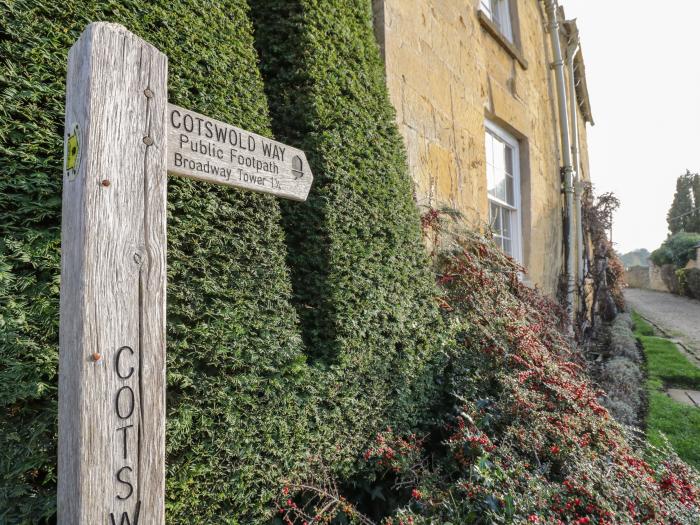 Chapel Cottage nr Pershore, Worcestershire. Ideal for couples. Pet-friendly. Enclosed garden. 1-bed.