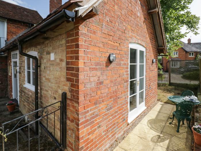 Chapel Cottage nr Pershore, Worcestershire. Ideal for couples. Pet-friendly. Enclosed garden. 1-bed.