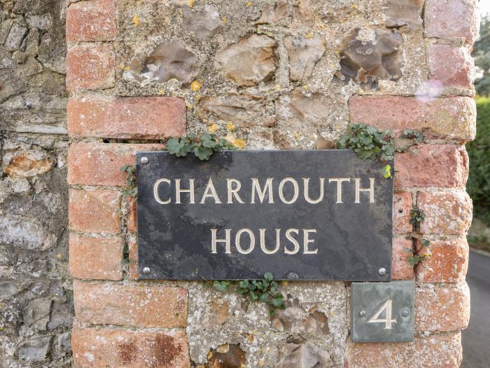 4 Charmouth House in Charmouth, Dorset. Close to amenities and beach. Grade-II listed. Dog-friendly.