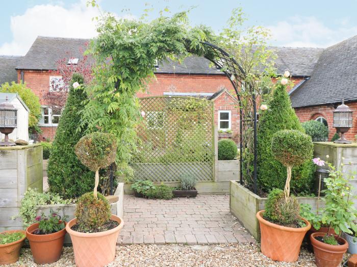 Dovecote Cottage near Ashbourne, Derbyshire. One-bedroom home, ideal for couples. Near National Park