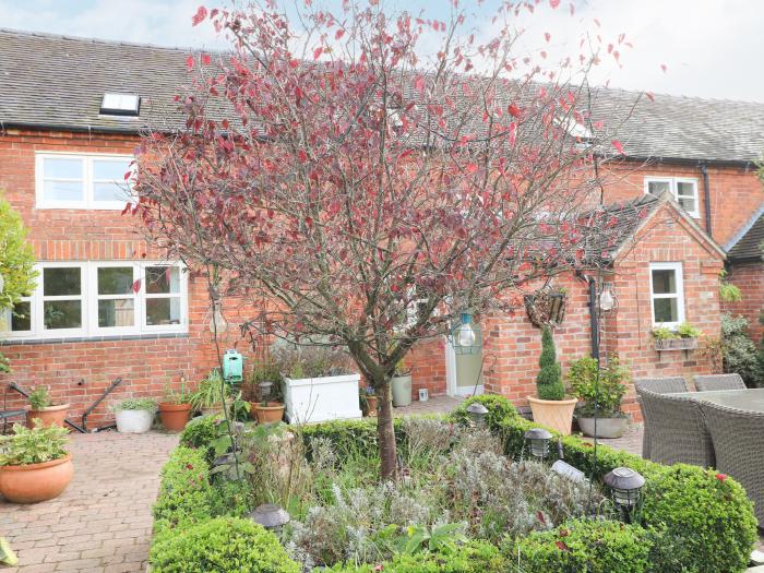 Dovecote Cottage near Ashbourne, Derbyshire. One-bedroom home, ideal for couples. Near National Park