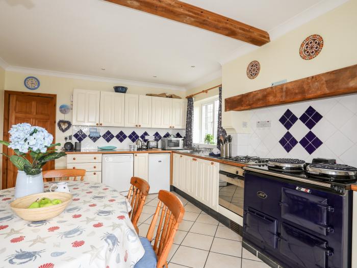 Bwthyn, Borth-y-Gest, near Porthmadog, Gwynedd. Close to a beach. Garden. 2 pets. Woodburning stove.