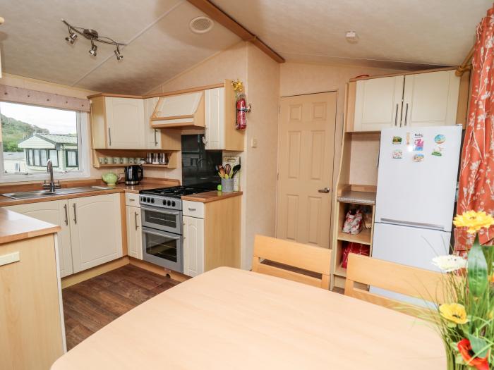 Bryn Vista near Aberystwyth, Ceredigion. Smart TV. Open plan. Near a National Park. Off-road parking