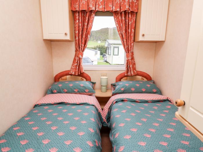 Bryn Vista near Aberystwyth, Ceredigion. Smart TV. Open plan. Near a National Park. Off-road parking