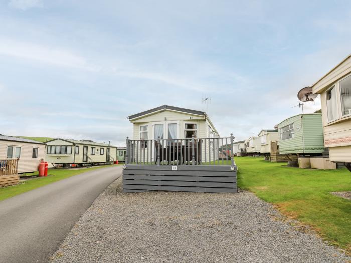 Bryn Vista near Aberystwyth, Ceredigion. Smart TV. Open plan. Near a National Park. Off-road parking