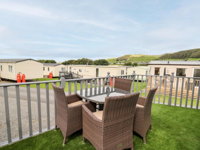 Bryn Vista near Aberystwyth, Ceredigion. Smart TV. Open plan. Near a National Park. Off-road parking