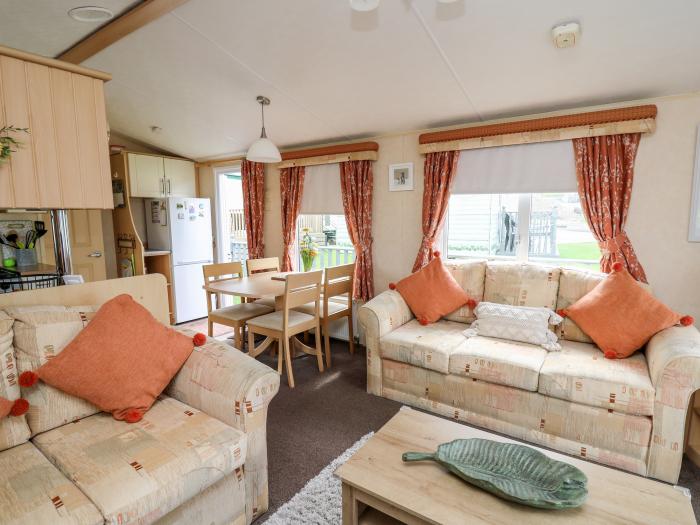 Bryn Vista near Aberystwyth, Ceredigion. Smart TV. Open plan. Near a National Park. Off-road parking