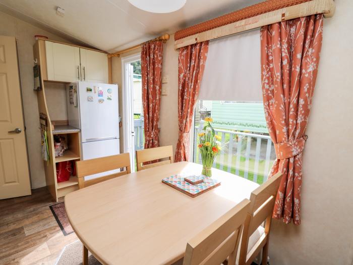 Bryn Vista near Aberystwyth, Ceredigion. Smart TV. Open plan. Near a National Park. Off-road parking