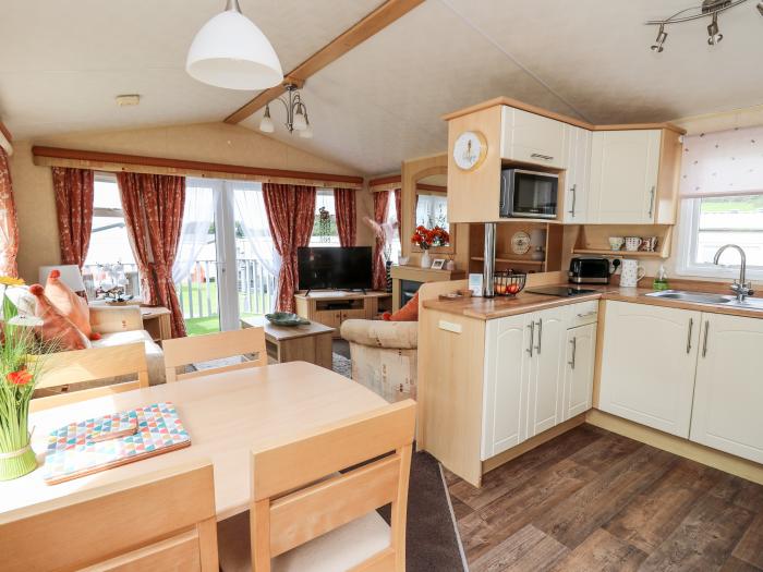 Bryn Vista near Aberystwyth, Ceredigion. Smart TV. Open plan. Near a National Park. Off-road parking