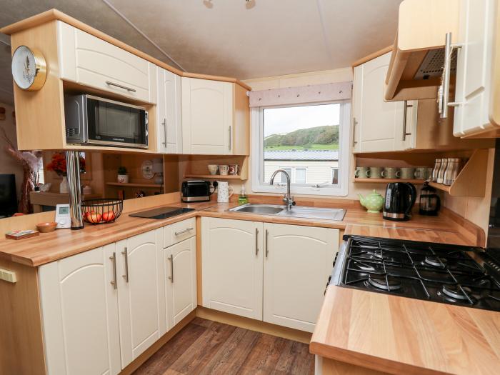 Bryn Vista near Aberystwyth, Ceredigion. Smart TV. Open plan. Near a National Park. Off-road parking