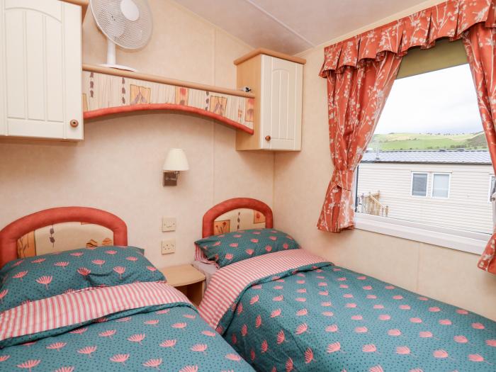 Bryn Vista near Aberystwyth, Ceredigion. Smart TV. Open plan. Near a National Park. Off-road parking