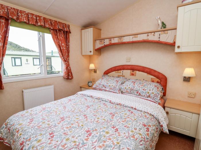 Bryn Vista near Aberystwyth, Ceredigion. Smart TV. Open plan. Near a National Park. Off-road parking