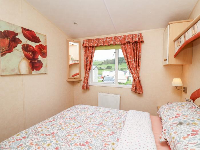 Bryn Vista near Aberystwyth, Ceredigion. Smart TV. Open plan. Near a National Park. Off-road parking