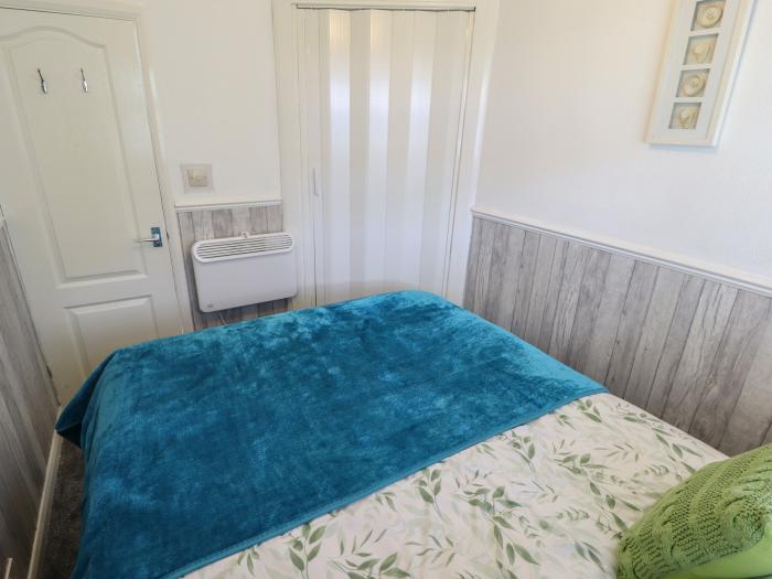 107 The Laurels, in Chapel St Leonards, Lincolnshire. Two-bed chalet near amenities and beach. Pets.