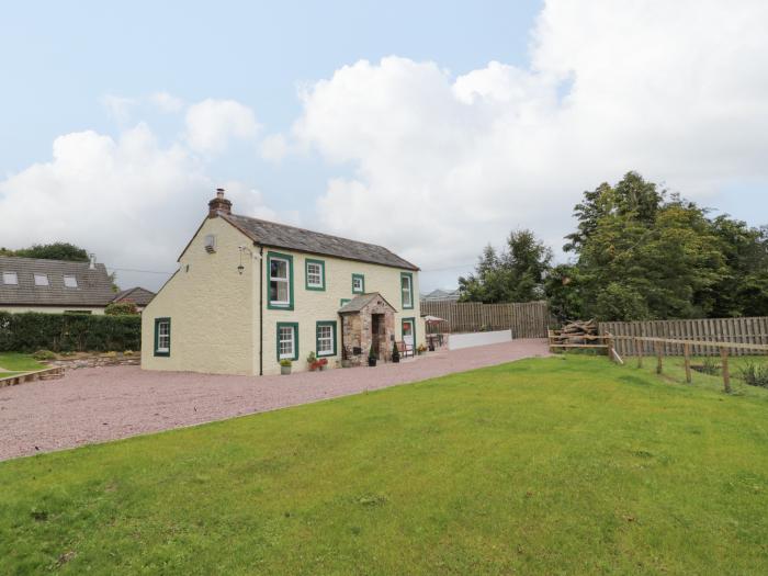 Buckled Barn, Carrutherstown near Annan, Dumfries and Galloway. Woodburning stove. Games room. 2bed.