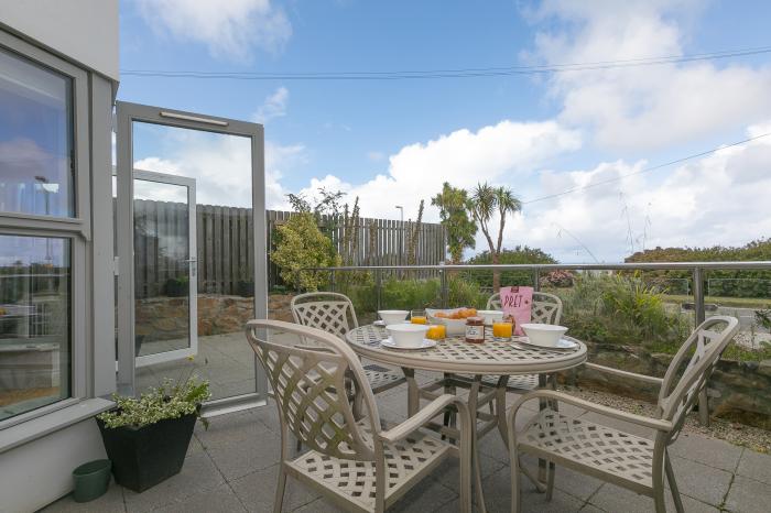 2 Four Seasons is in Carbis Bay, in Cornwall. Ground-floor apartment, ideal for families. Near beach