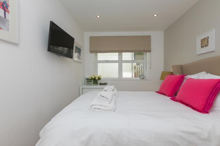 2 Four Seasons is in Carbis Bay, in Cornwall. Ground-floor apartment, ideal for families. Near beach