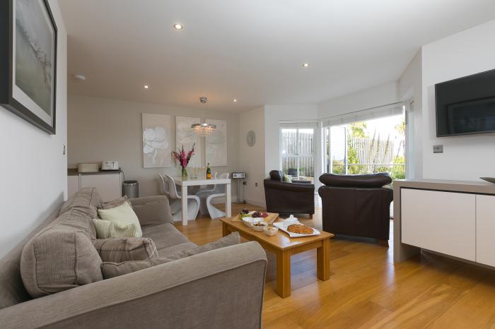 2 Four Seasons is in Carbis Bay, in Cornwall. Ground-floor apartment, ideal for families. Near beach