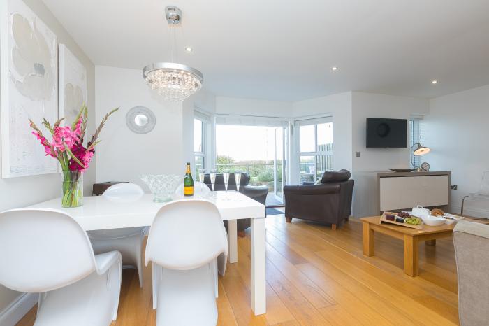 2 Four Seasons is in Carbis Bay, in Cornwall. Ground-floor apartment, ideal for families. Near beach