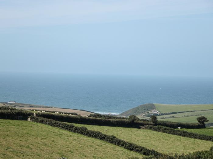 Northcott View, near Poughill, Cornwall. Close to amenities and beach. Couples. Smart TV. Sea views.