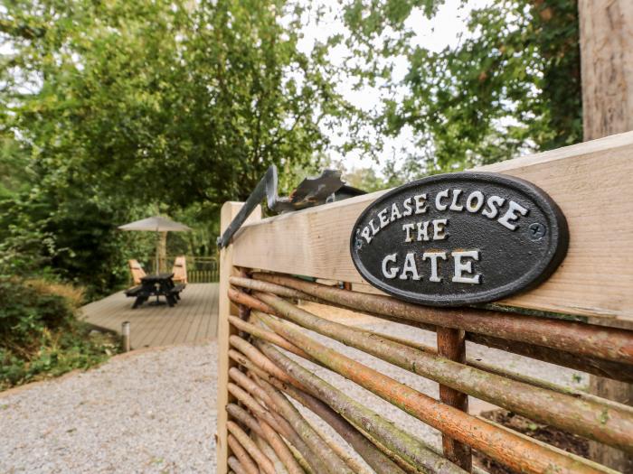 The Happy Hut near Christchurch, Devon. Ideal for couples. Serene setting. Close to an excellent pub