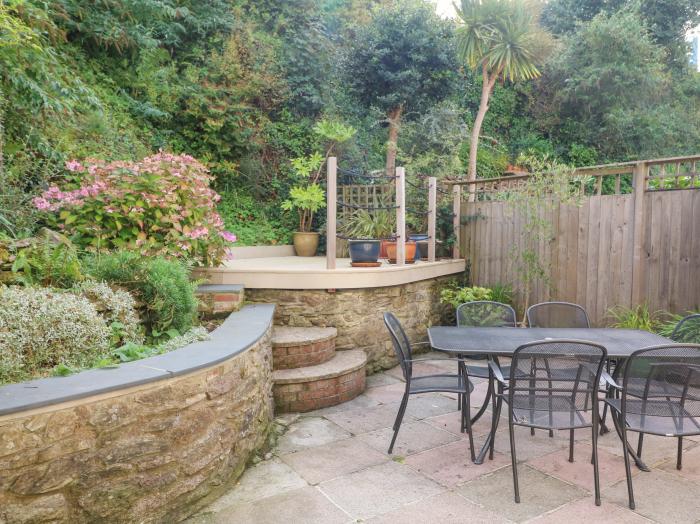 3 Bonaventure Close, is in Salcombe, Devon. Four-bedroom home, near amenities. Pet-friendly. Garden.