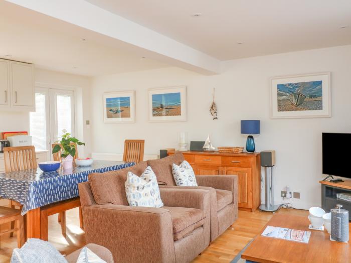 3 Bonaventure Close, is in Salcombe, Devon. Four-bedroom home, near amenities. Pet-friendly. Garden.