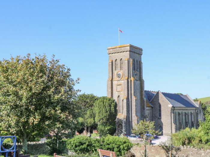 3 Bonaventure Close, is in Salcombe, Devon. Four-bedroom home, near amenities. Pet-friendly. Garden.