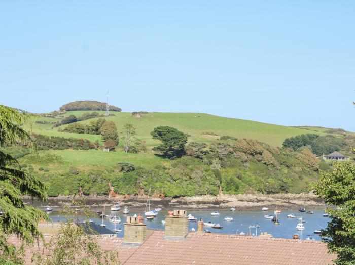 3 Bonaventure Close, is in Salcombe, Devon. Four-bedroom home, near amenities. Pet-friendly. Garden.