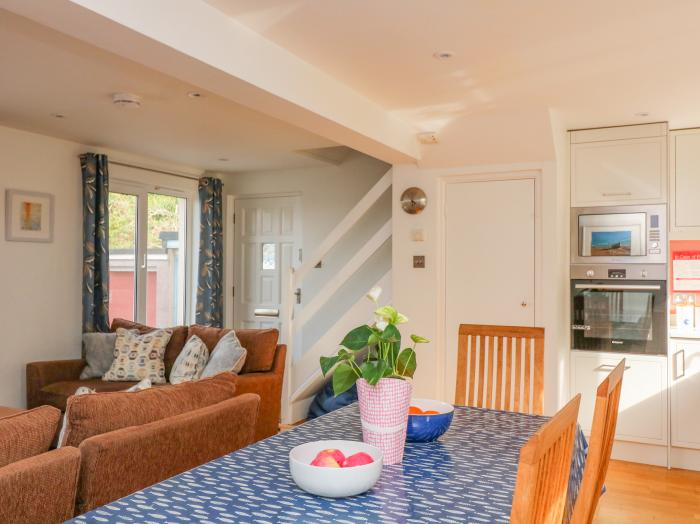 3 Bonaventure Close, is in Salcombe, Devon. Four-bedroom home, near amenities. Pet-friendly. Garden.